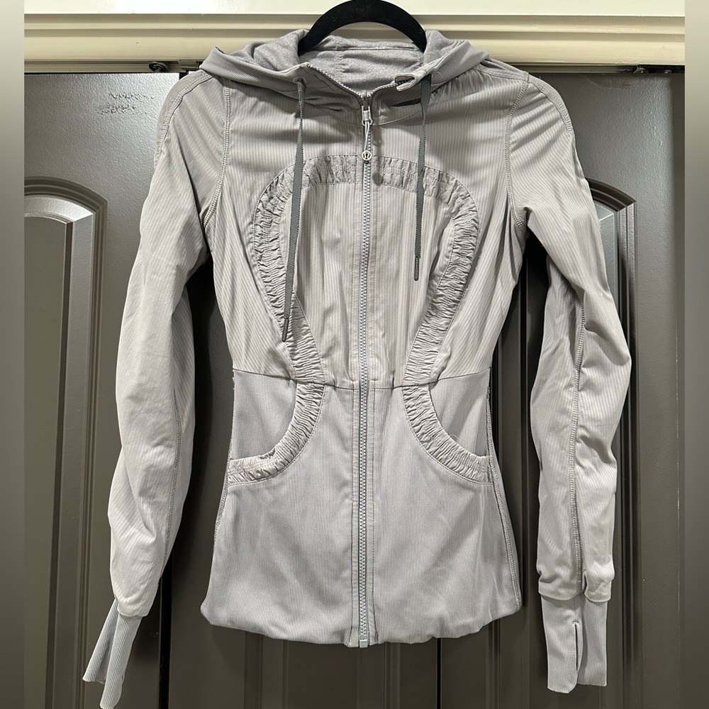 Lululeomon Grey reversible define jacket with hoodie